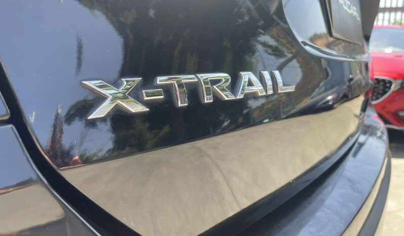 
								Nissan X-Trail 2.5 CVT Advance full									