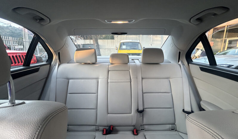 
								Mercedes Benz E 250 full									